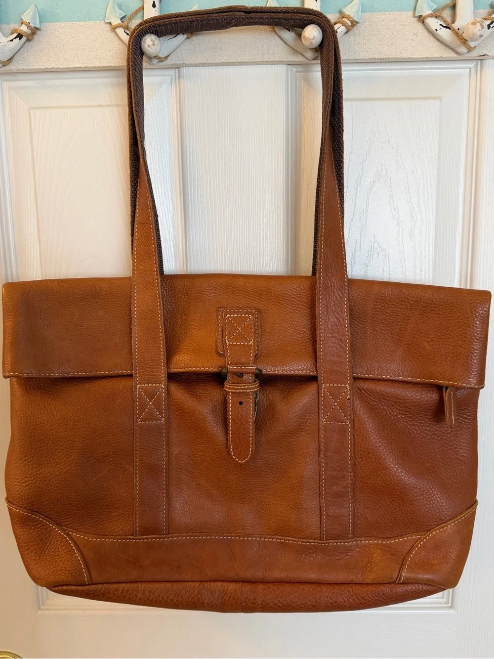 Vintage L.L. Bean pebble-grain leather tote bag features a fold-over top closure